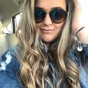 Meet your Posher, Lena